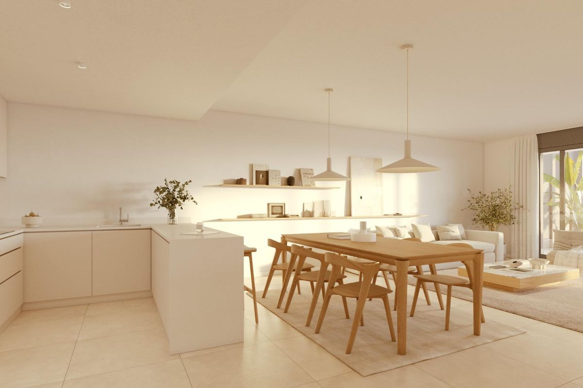 Moderne keuken en eetruimte in het appartement op de begane grond van Estepona, licht en luchtig voor koken en dineren.