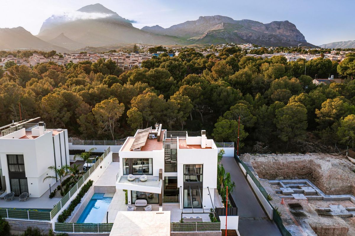 4-Bedroom Villa in La Nucia