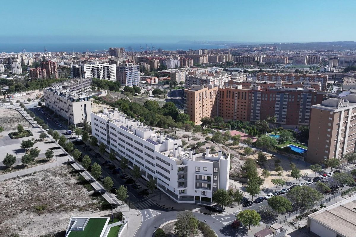 Luchtfoto van de levendige buurt in Alicante, Costa Blanca Zuid, Spanje.