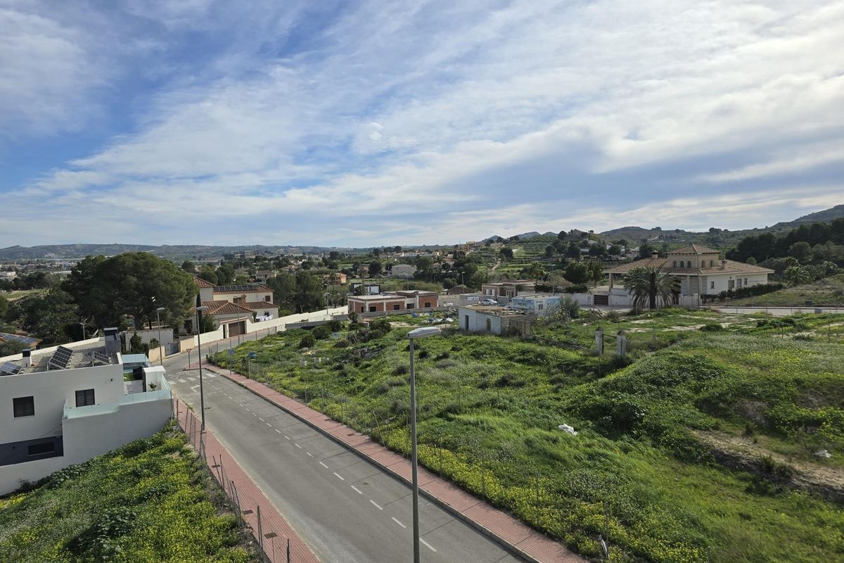 Buitenkant van town house in Bigastro