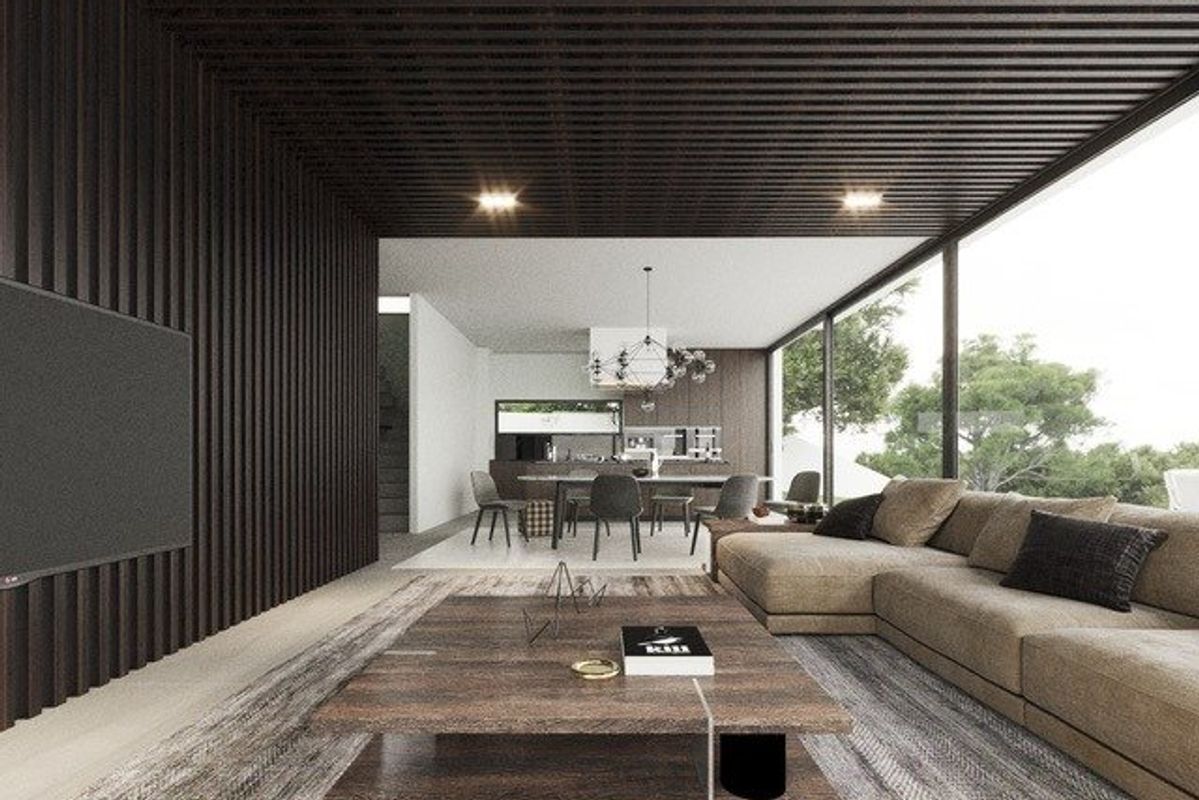 Ruime woonkamer in de 3-slaapkamer villa, met grote ramen en uitzicht op de natuurlijke omgeving van Altea.