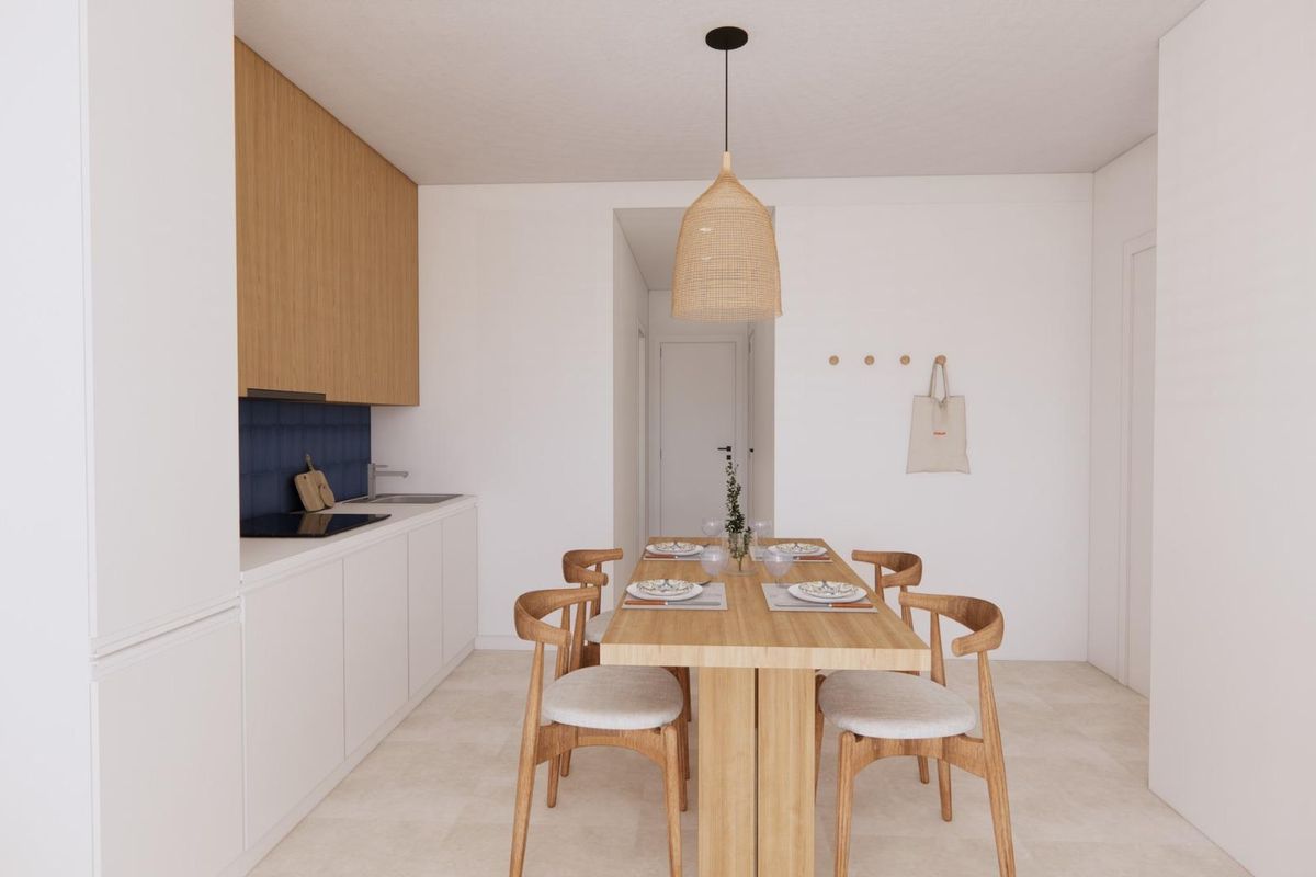 Stijlvolle keuken en eetruimte in de penthouse met moderne designelementen in Pilar de La Horadada.