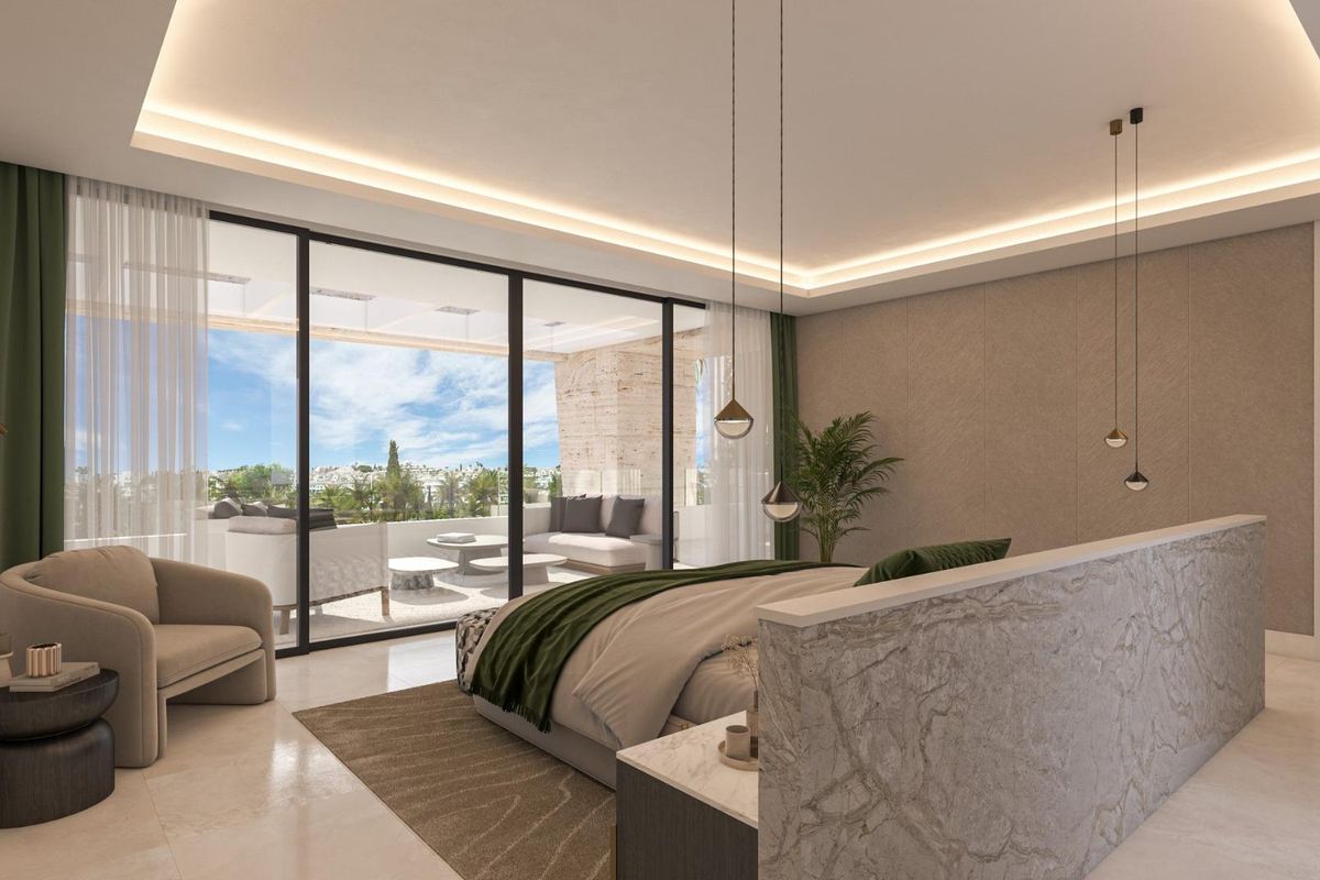 Stijlvolle master bedroom in een villa met 5 slaapkamers, met elegant ontwerp en natuurlijk licht in Estepona.