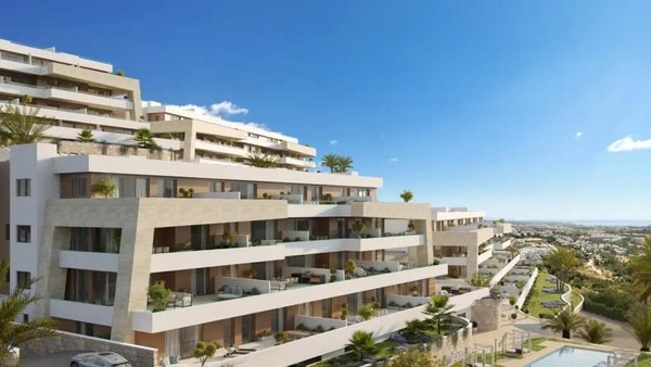 Buitenzicht op een moderne appartementengebouw met 3 slaapkamers in Estepona, met uitzicht op de Costa del Sol.