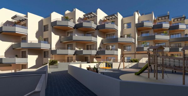 Uitzicht op het penthousecomplex in Torrox, met moderne balkons en speelterreinen.