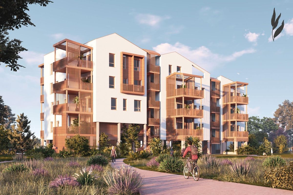 Modern appartementencomplex in El Verger, Costa Blanca Noord, met heldere balkons en aangelegde omgeving.