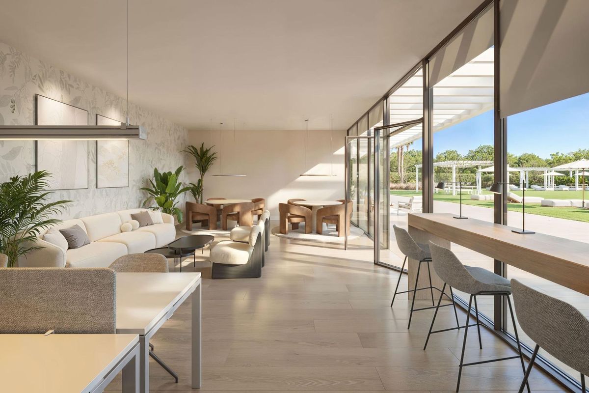 Fuengirola apartment community pool