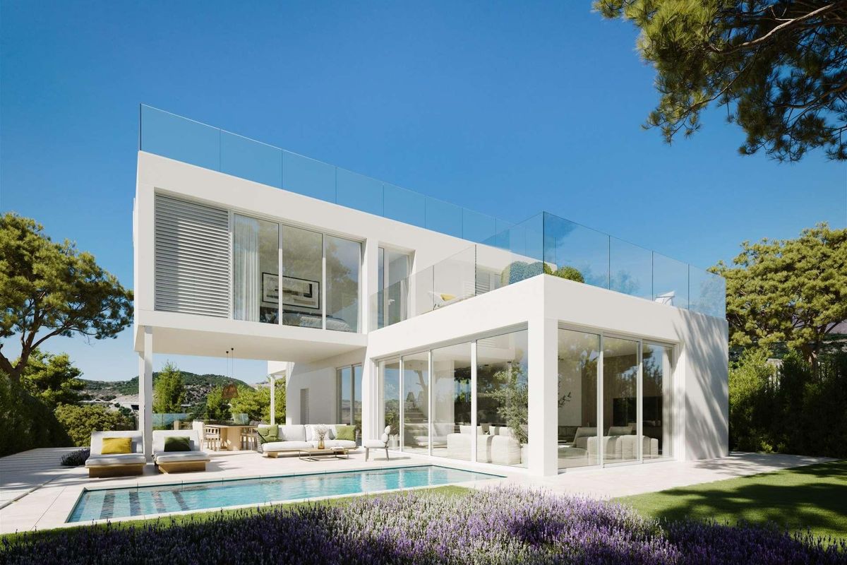 Modern villa with sea views in Estepona