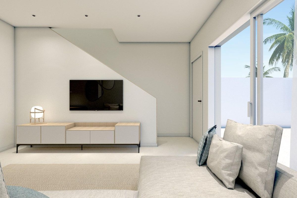 Moderne woonkamer in een 3-slaapkamer villa in Pilar de La Horadada, met stijlvolle meubels en uitzicht op palmen.