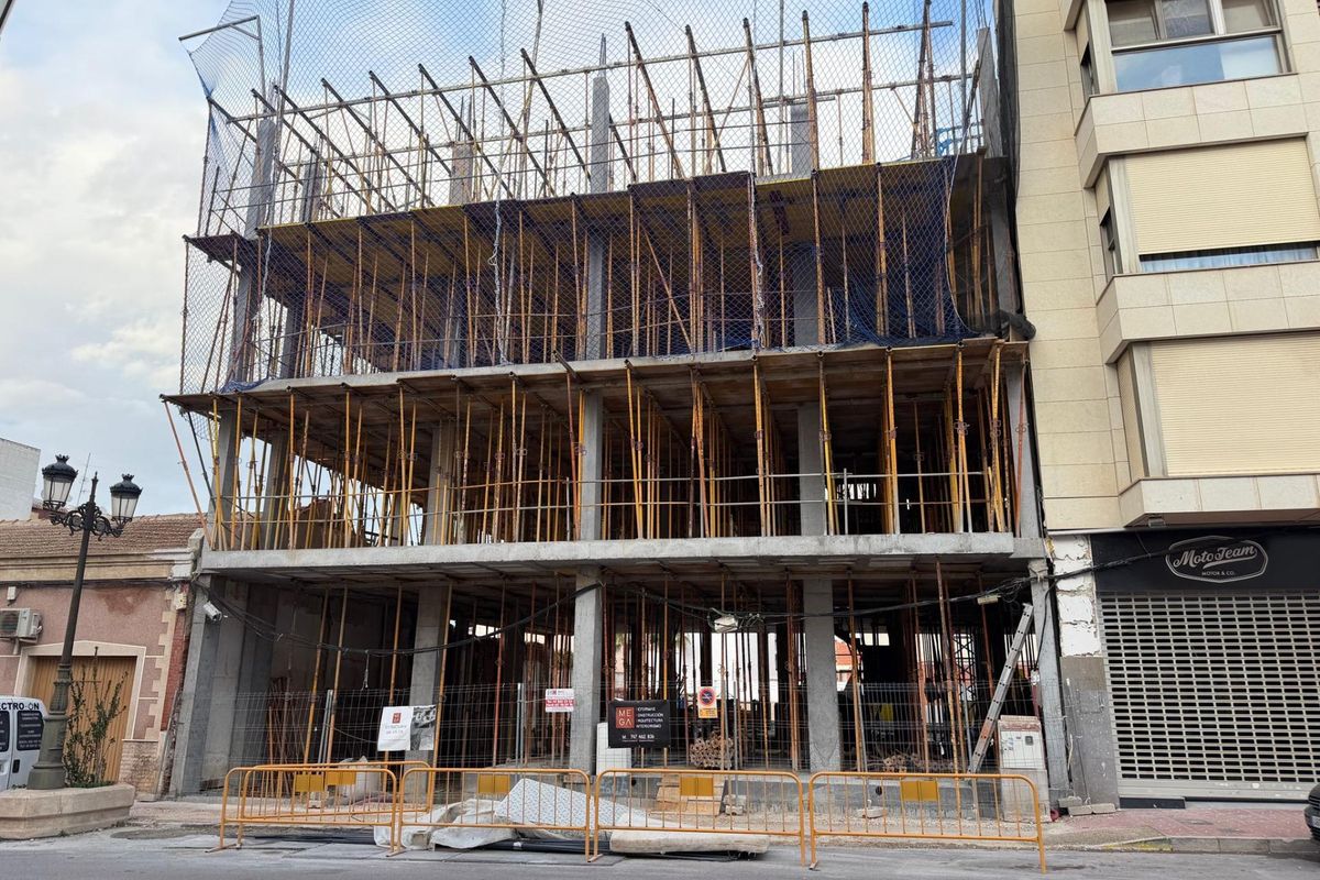 Ingang van appartementencomplex in Guardamar