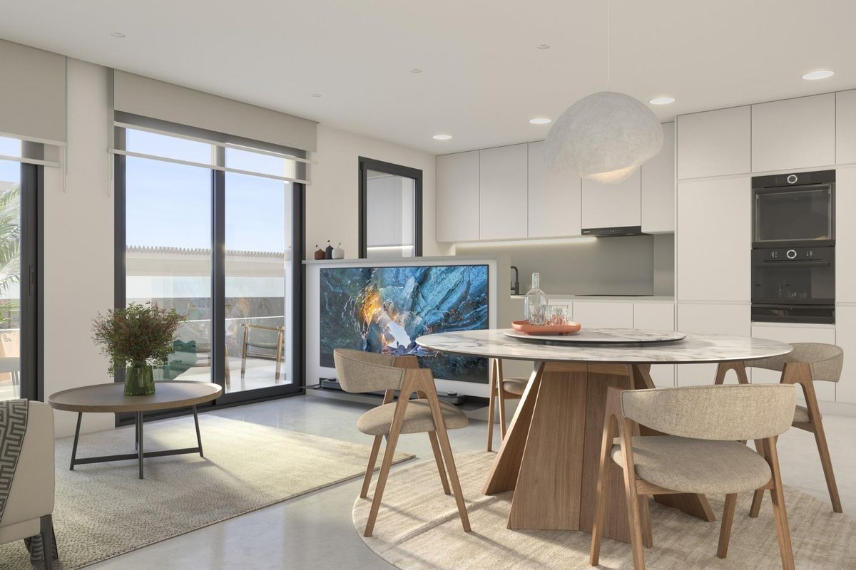 Stijlvolle eetruimte met uitzicht, onderdeel van een moderne keuken in een appartement in Santa Pola.