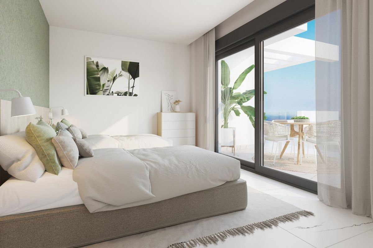 Gezellige tweede slaapkamer met terras en moderne inrichting in een 2-slaapkamer penthouse in Casares, Costa del Sol.