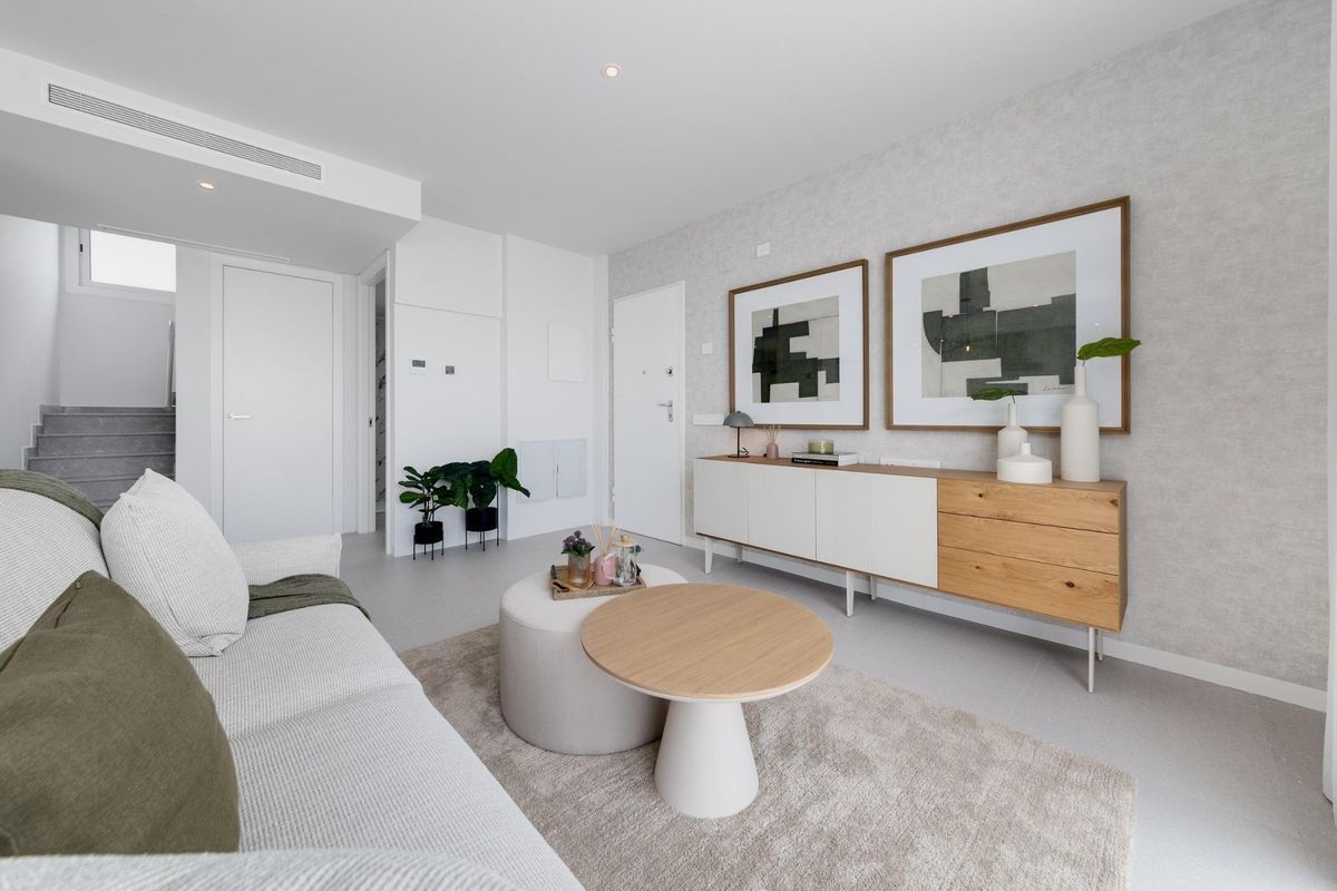 Stijlvolle woonkamer in de villa met moderne decoratie in Mutxamel, Costa Blanca.