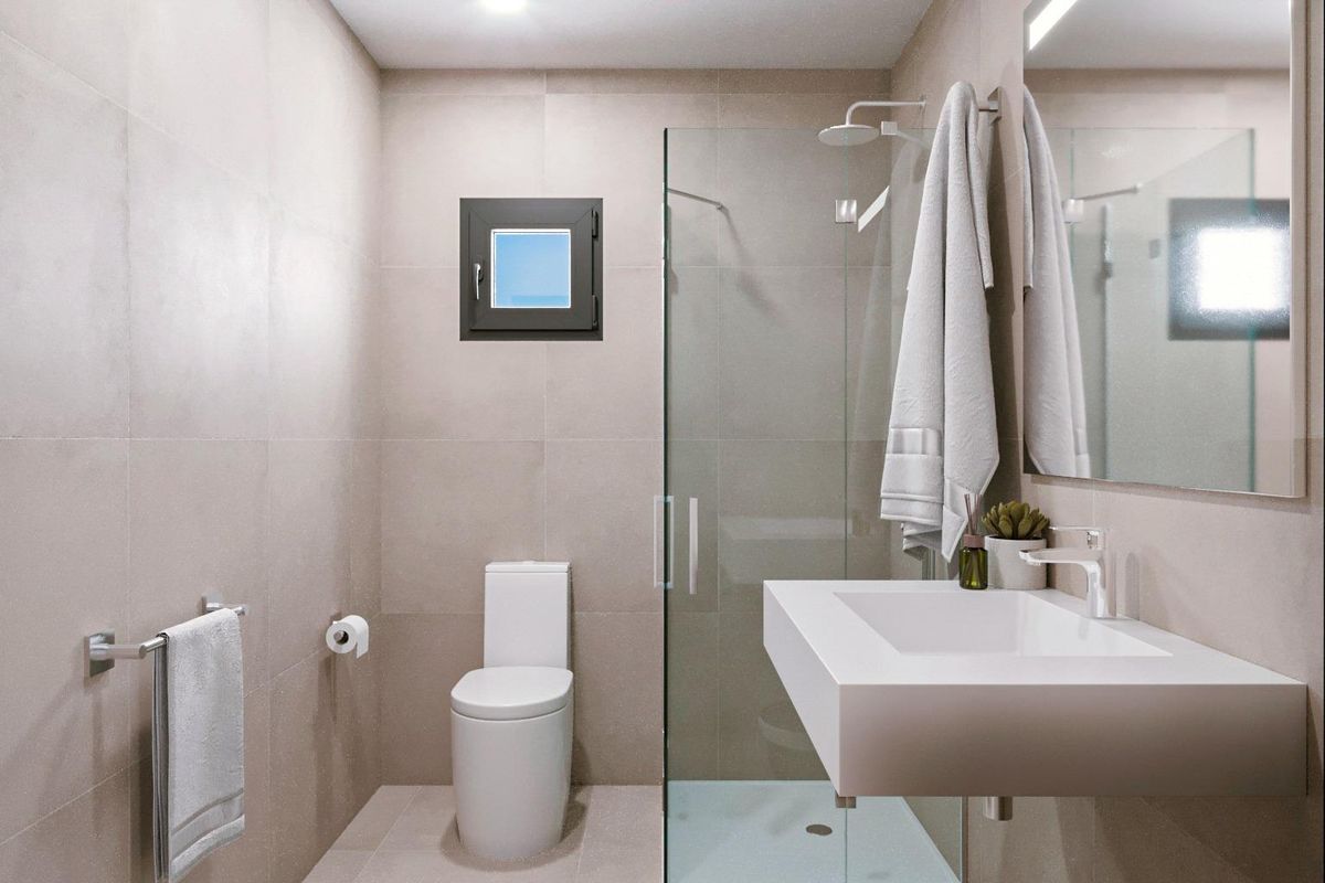 Functionele badkamer met modern design en schone lijnen, gelegen in de villa in Fuente Álamo.