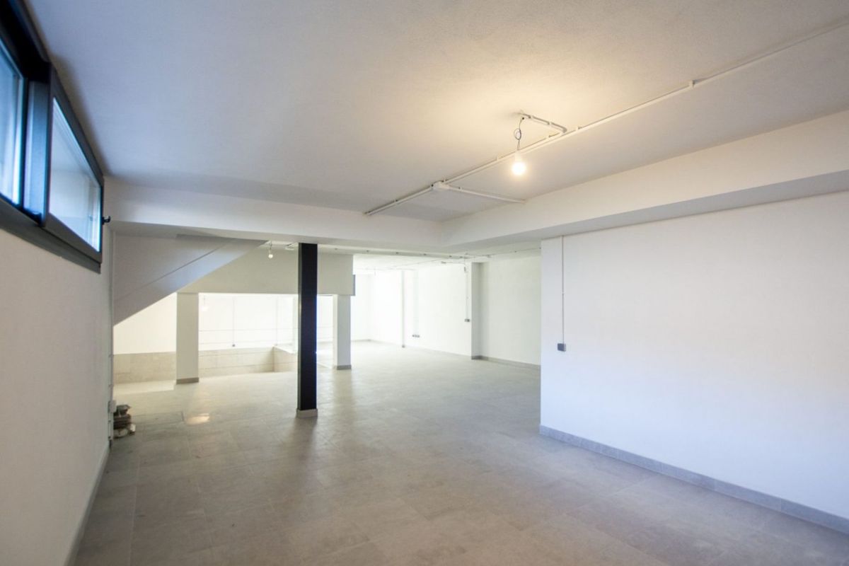 Goed verlichte kelderruimte met een flexibele indeling voor een 4-slaapkamer villa in Málaga, Costa del Sol.