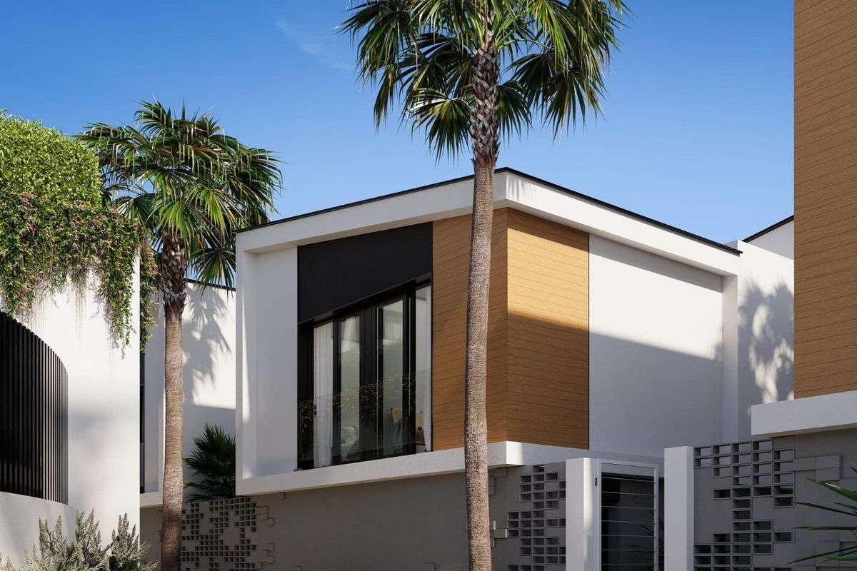 Villa-exterieur met palmbomen en modern ontwerp in Mijas, Costa del Sol.