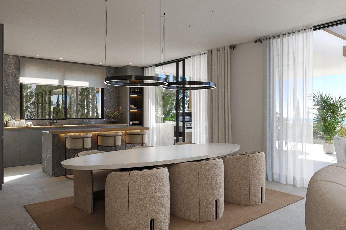 Contemporary keuken met strak ontwerp en natuurlijk licht, met uitzicht op het terras in een villa in Estepona.