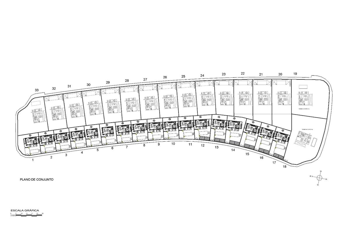Architectonisch terreinplan voor een villa-ontwikkeling in Finestrat, met meerdere woningen en indelingen.