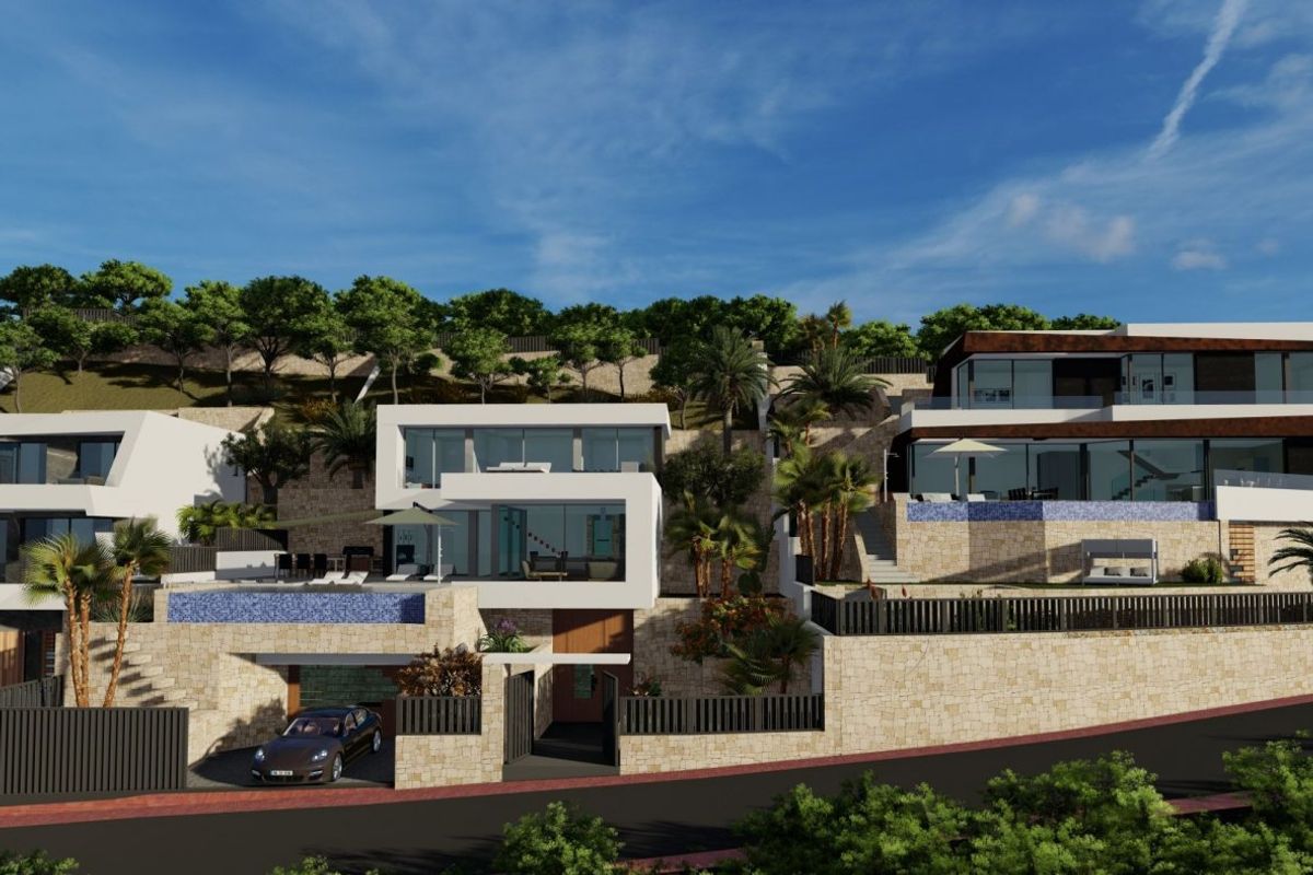 Een andere hoek van moderne villa's in Calpe, Spanje, met de nadruk op hun unieke ontwerpen en zwembadgebieden.