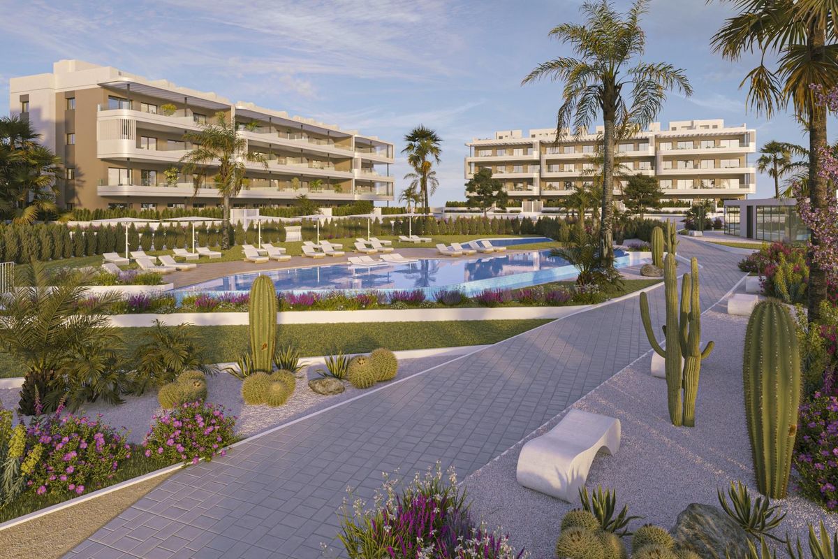 Prachtige tuinen en zwembad van het 2-slaapkamerappartement complex in Torrevieja, Costa Blanca Zuid, Spanje.