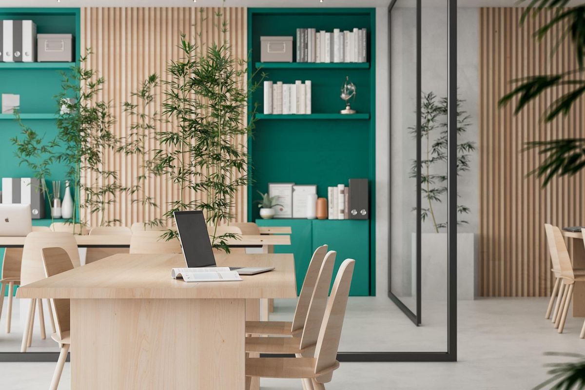 Moderne co-working ruimte in het penthouse, ontworpen voor productiviteit met heldere interieurs in Marbella.