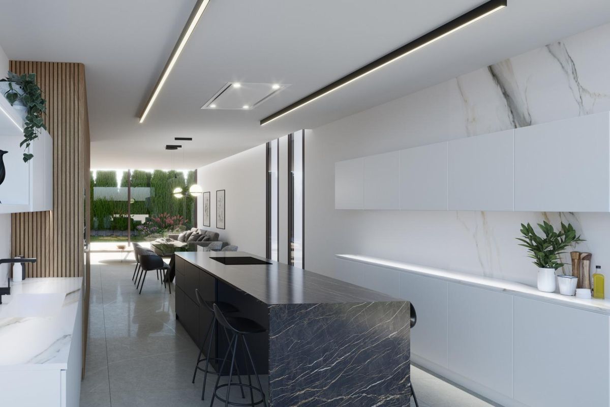 Moderne keuken met strakke afwerkingen in de villa in La Nucia, met een kookeiland en stijlvolle ontwerpelementen.