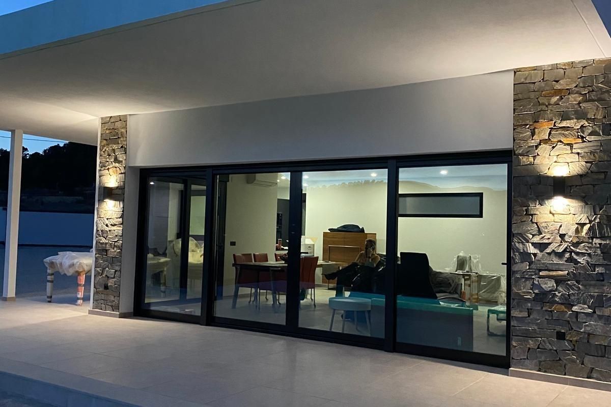Plot access for vehicles in Pinoso villa