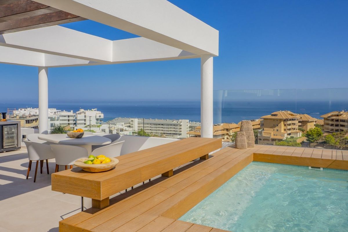Luxe nieuwbouwwoningen met zeezicht in El Higuerón, Costa del Sol