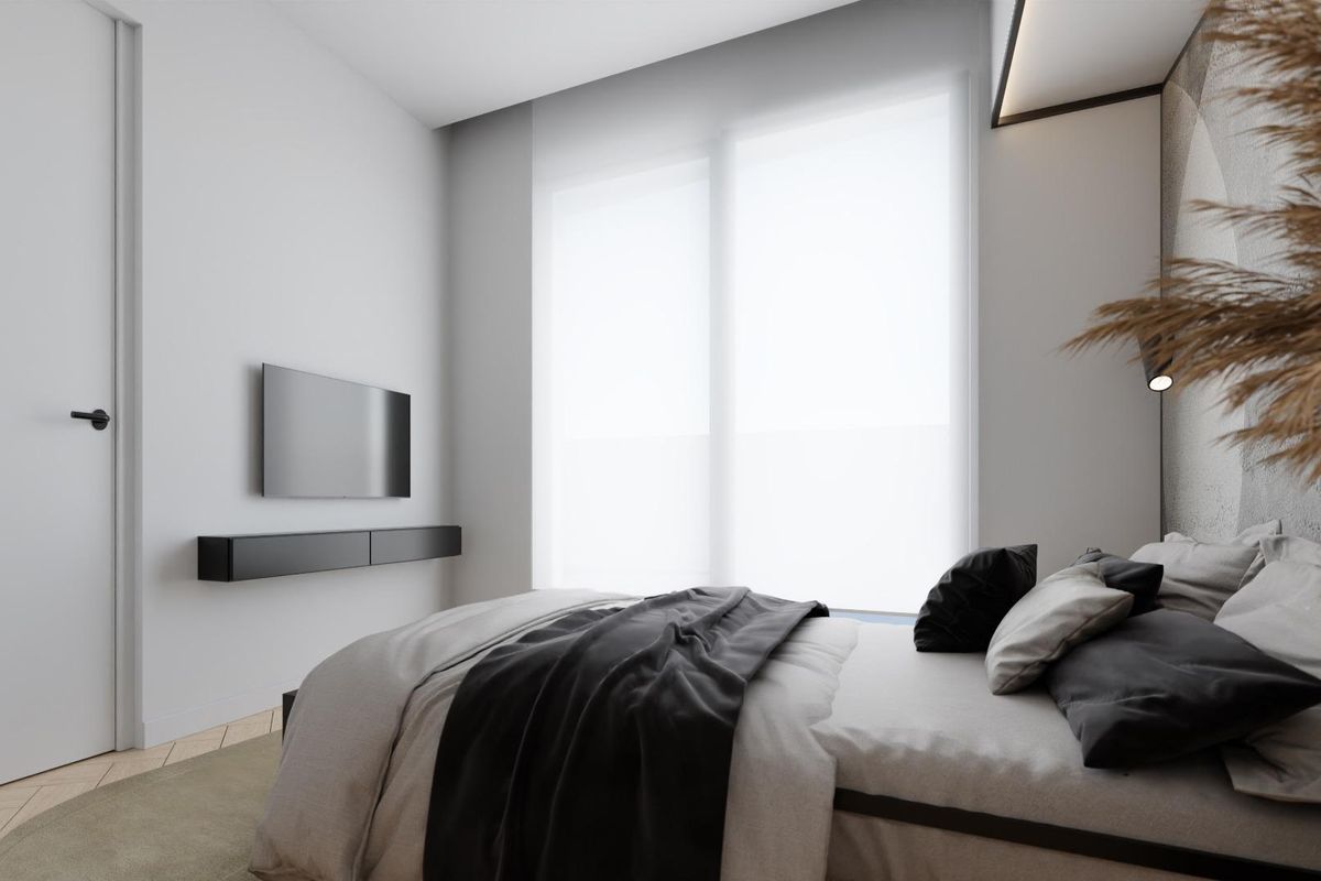 Heldere slaapkamer met natuurlijk licht en minimalistische decoratie in een 3-slaapkamer woning in Orihuela Costa.