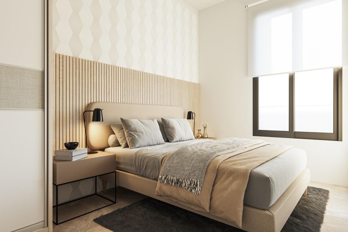 Gezellig slaapkamer met elegante inrichting en natuurlijk licht in een penthouse in Aguilas.