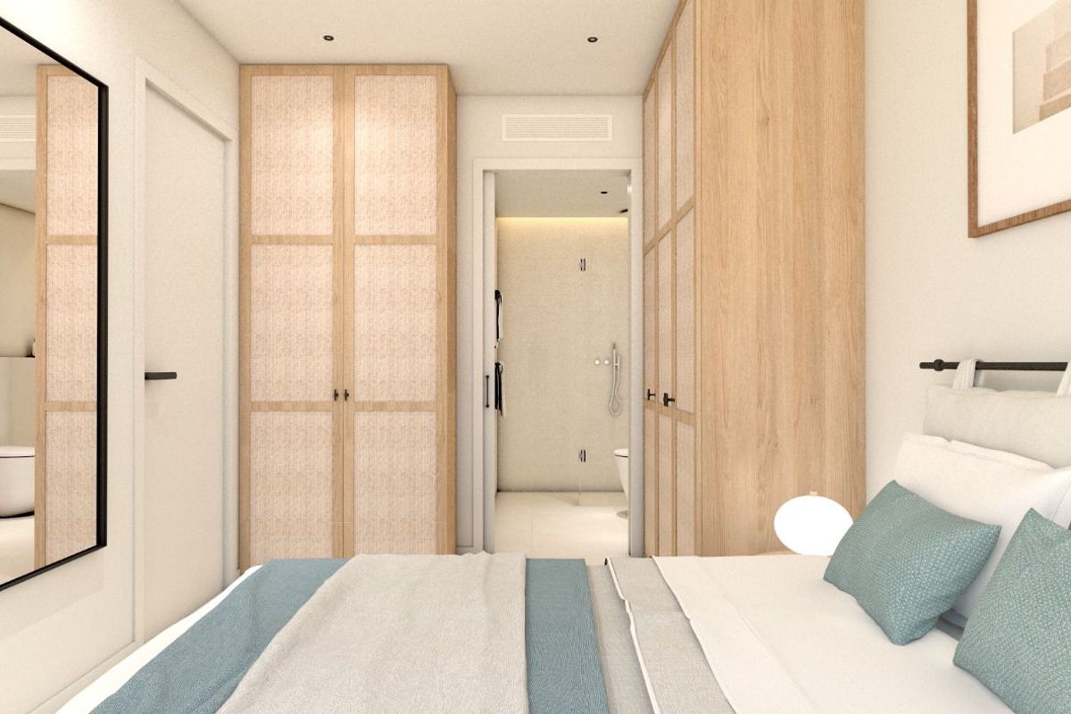 Heldere slaapkamer met moderne meubels, gelegen in een 3-slaapkamer bungalow in Pilar de La Horadada, Spanje.