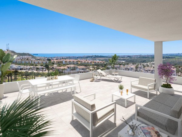 Ruimtelijk terras met zithoek en prachtig uitzicht op Vera, Costa de Almeria, vanuit de penthouse.