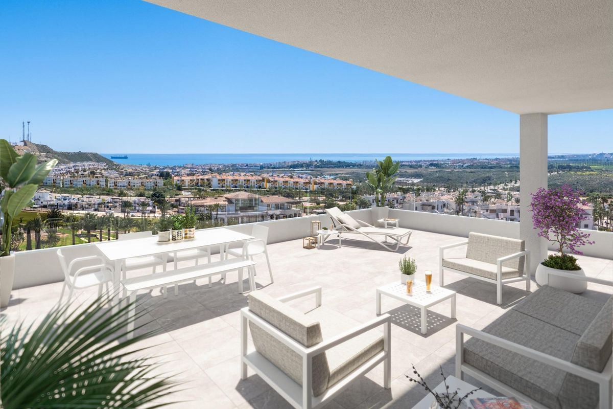 Groot terras met uitzicht op de oceaan vanuit het 3-slaapkamer appartement in Vera, ideaal om te ontspannen.