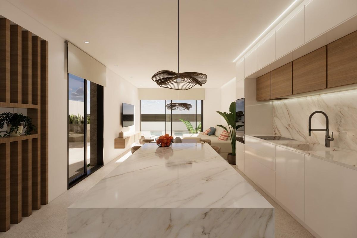Heldere keuken met een marmeren werkblad en uitzicht op de woonkamer, gelegen in een hedendaags huis in Dolores.