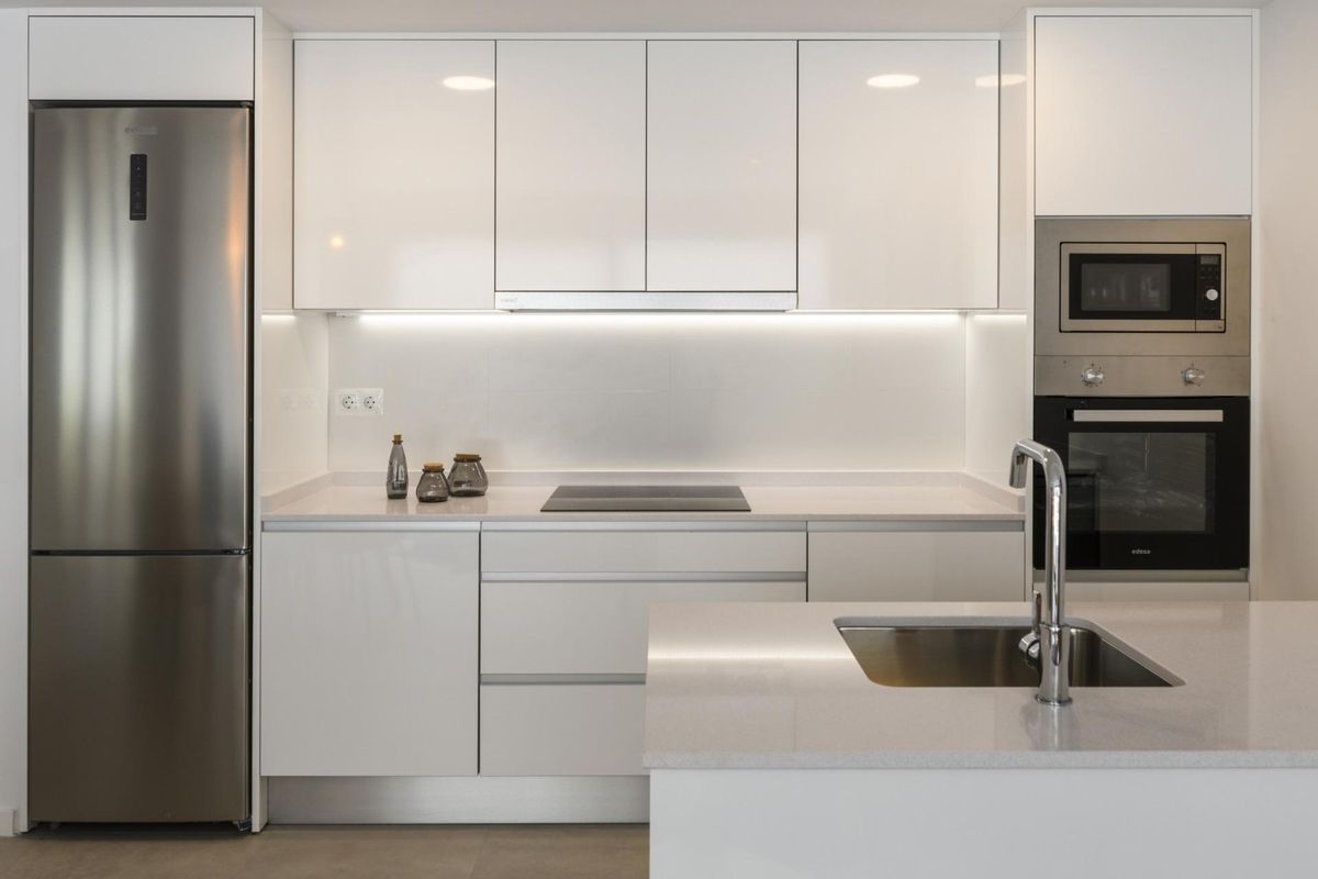 Ontspannende buitenzitruimte in Orihuela Costa, perfect voor ontspanning met stijlvolle decoratie.