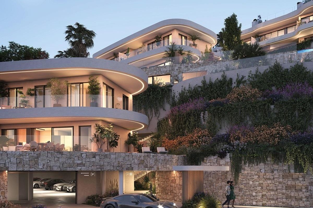 Terrasse des Stadthauses mit Poolblick