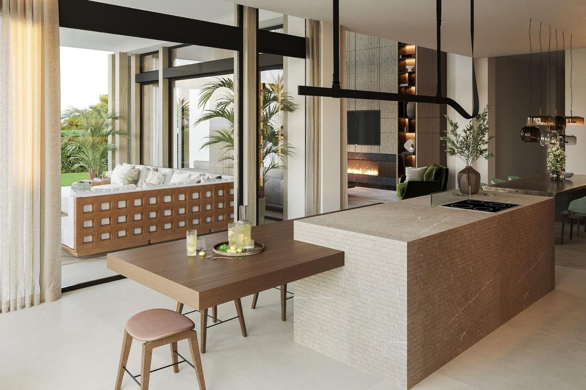 Moderne keuken en eetruimte in de villa met elegante zitplaatsen en open indeling, ideaal voor entertainment.