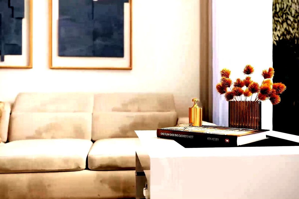 Gezellige woonkamer in Torrevieja, versierd met kunst en een vaas, perfect om te ontspannen.