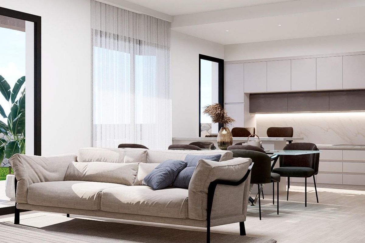 Gezellige lounge met grote ramen en smaakvol meubilair in een bungalow in Finestrat.