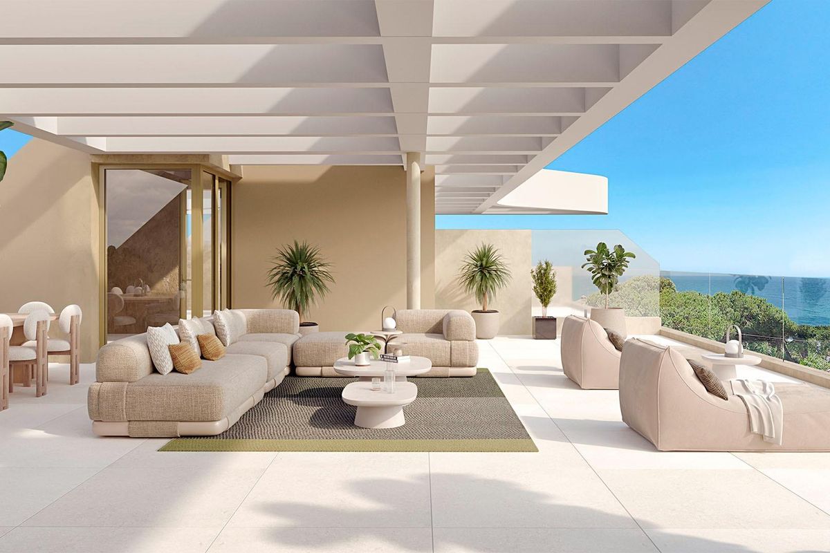 Dining area with sea views in Mijas apartment