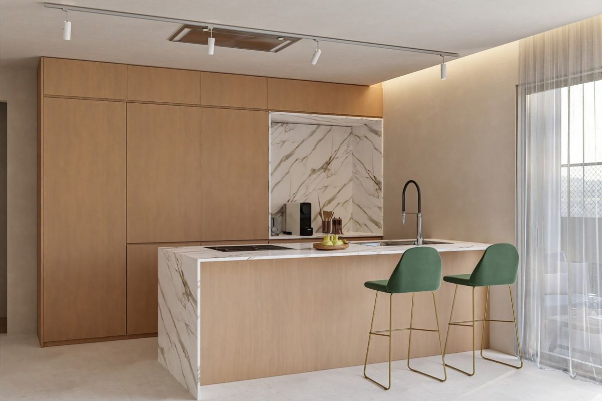 Contemporary keuken met houten kasten en barzitplaatsen in een villa in Finestrat.