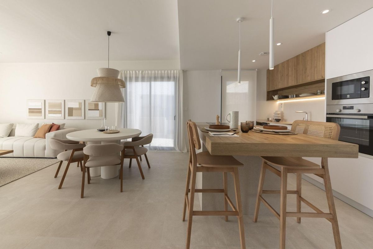 Zonnig terras bij villa zwembad