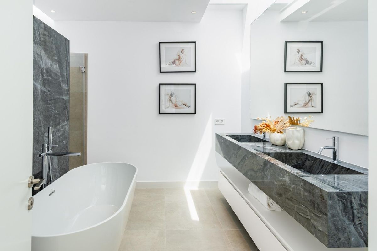 5-Bed Villa Estepona Terrace - Image 18