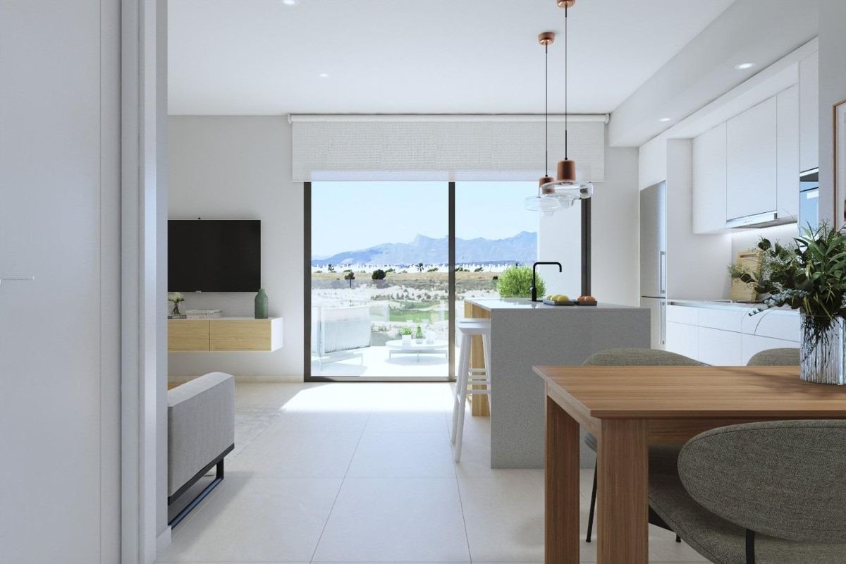 Eetruimte en keuken in het 2-slaapkamer appartement, met moderne vormgeving en natuurlijk licht in Alhama De Murcia.