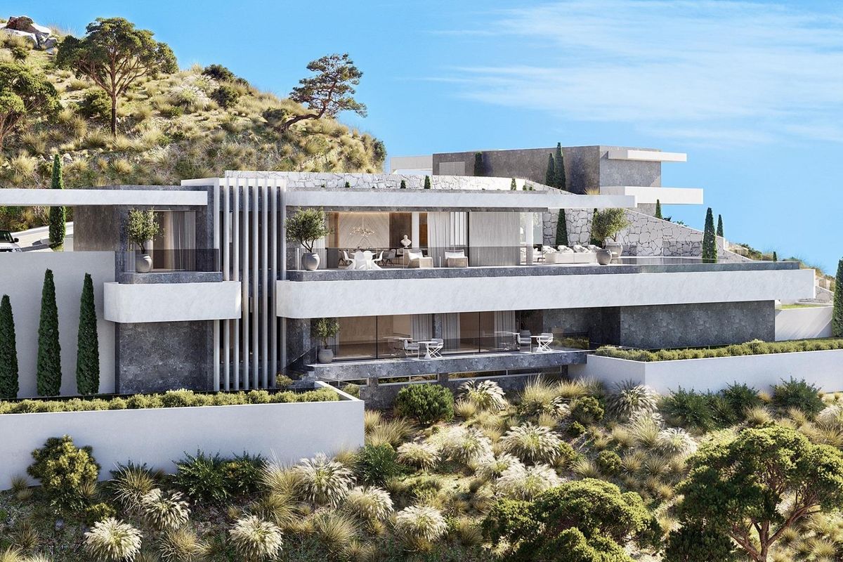 Moderne villa-exterieur met strakke lijnen en weelderige omgeving in Benahavís, Costa del Sol.