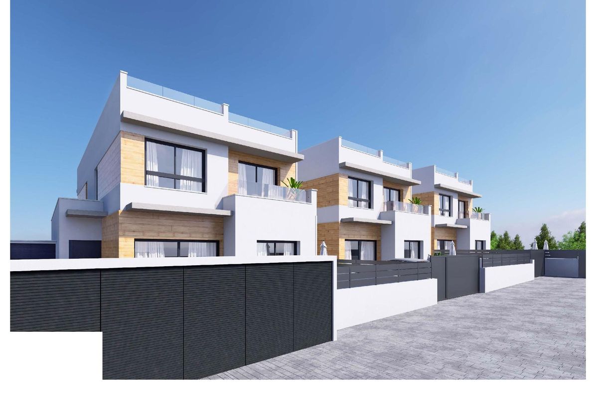 Zijaanzicht van meerdere eigentijdse eindwoningen met balkons in Benijofar, Costa Blanca Zuid, Spanje.