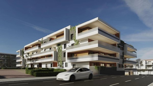 Moderne penthouse buitenkant in San Pedro De Alcantara, met stijlvolle architectuur en meerdere balkons.