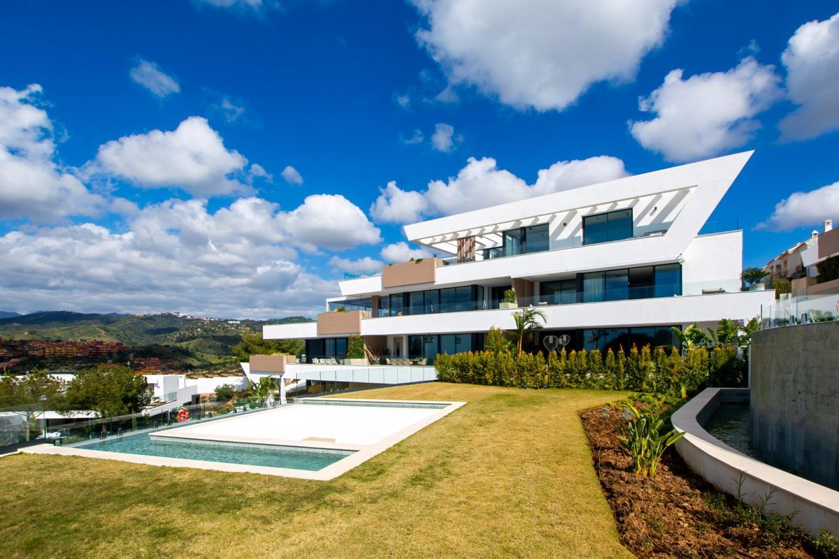 Ground floor apartment in Marbella with sea views