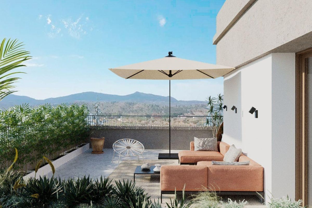 Ruime terras met zitplaatsen en uitzicht op de bergen, onderdeel van een appartement met 2 slaapkamers in Hondón de las Nieves.