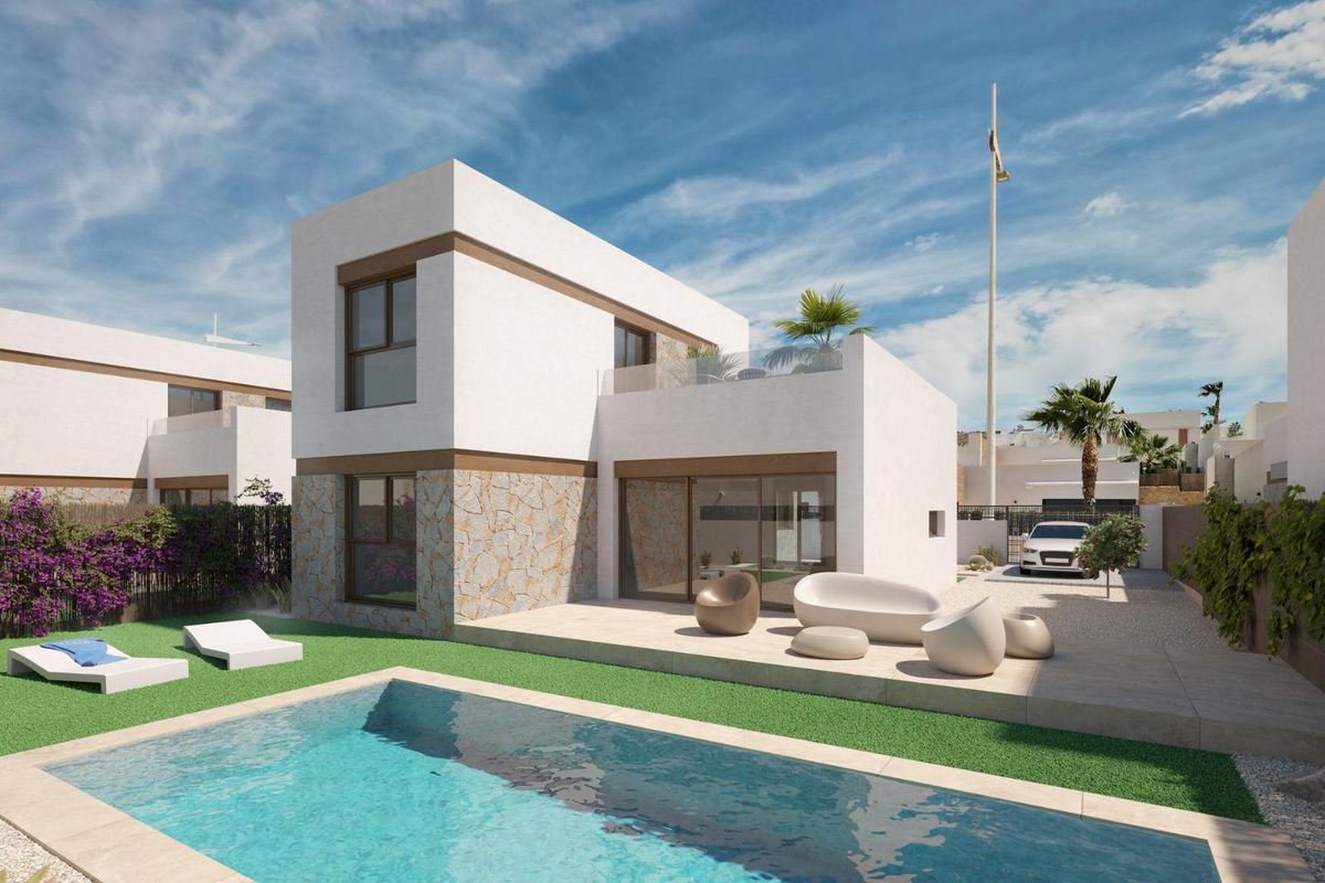 Moderne 3-slaapkamer villa met zwembad in Algorfa, Costa Blanca Zuid, met een stijlvolle buitenkant en tuin.